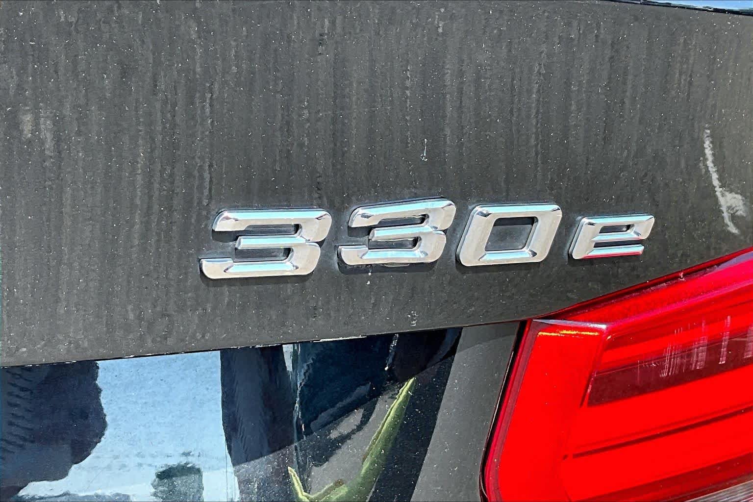 Used 2018 Black Sapphire Metallic BMW 330e iPerformance image 9