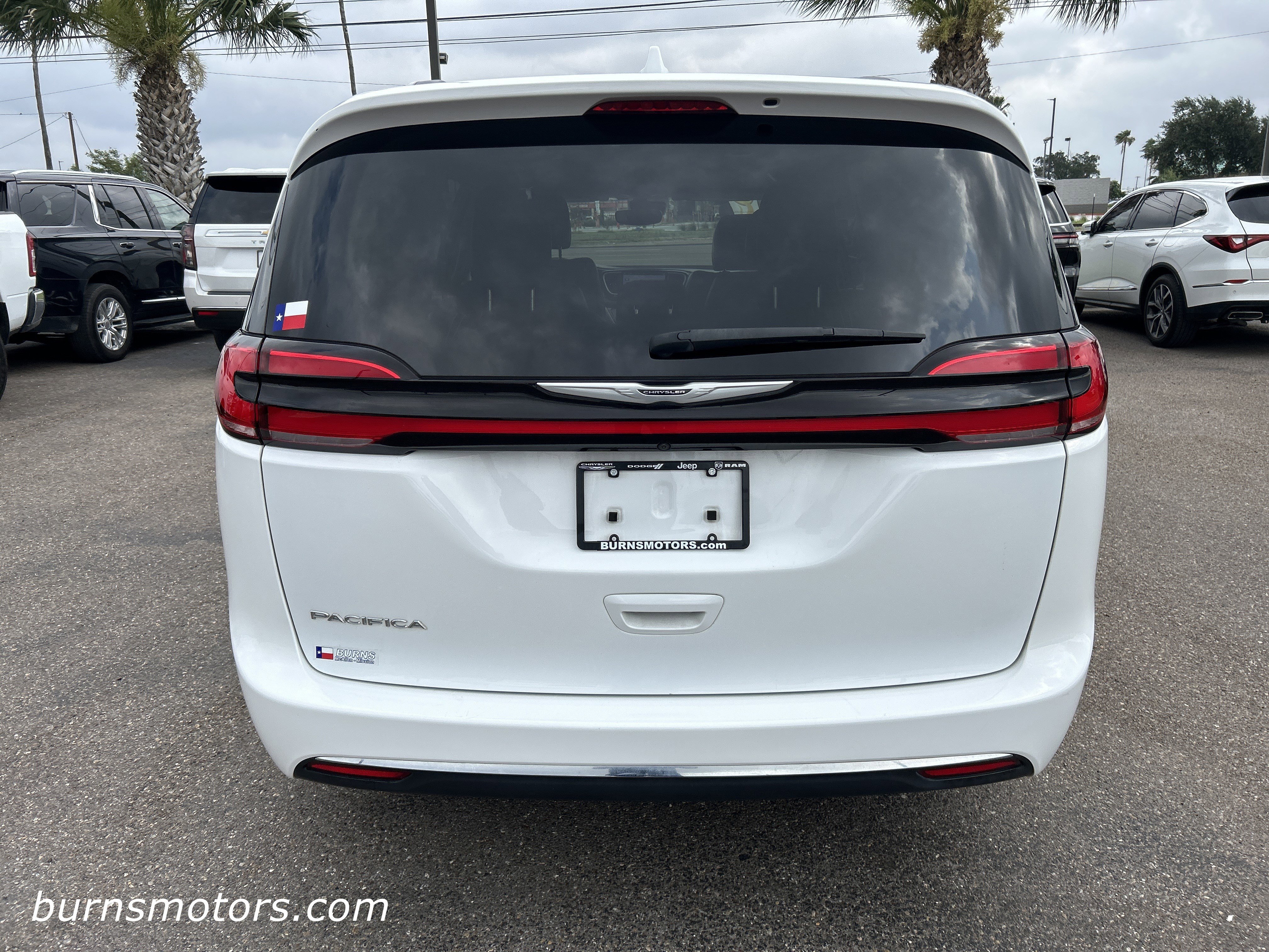 Used 2022 Bright White Chrysler Touring L image 6
