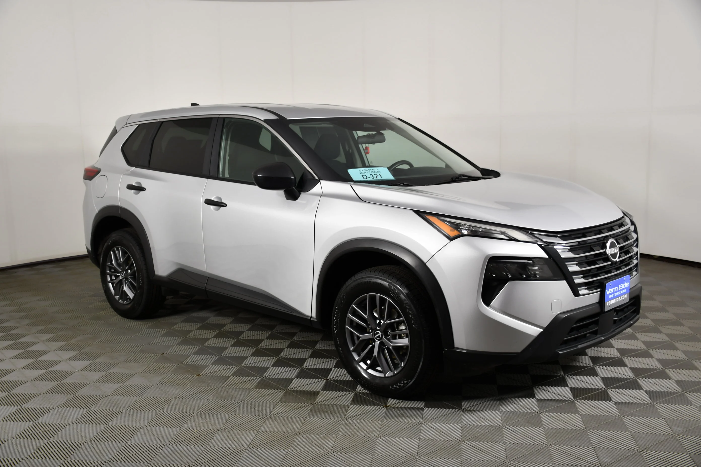 Used 2024 Brilliant Silver Metallic Nissan S image 4