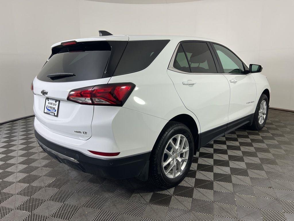 Used 2024 Summit White Chevrolet LT image 4