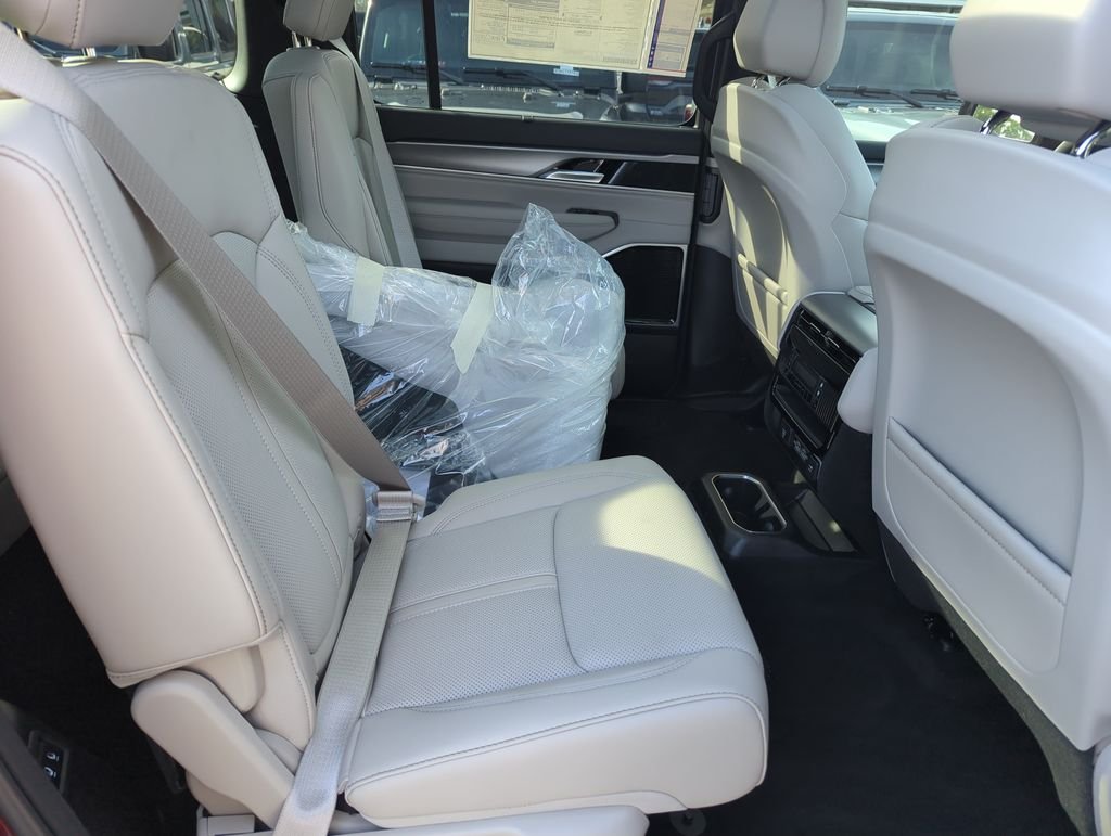 New 2026 Velvet Red Pearl-Coat Exterior Paint Jeep Limited Reserve image 35