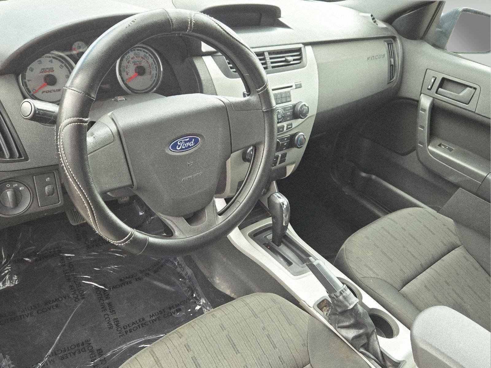 Used 2010  Ford SE image 9