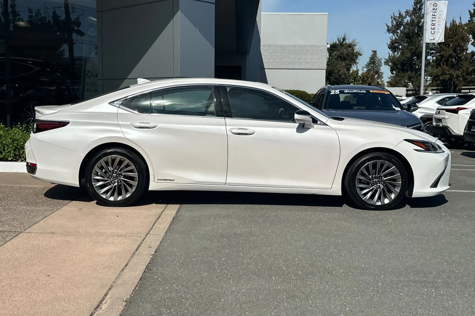 Used 2021 White Pearl Lexus 300h Luxury image 3