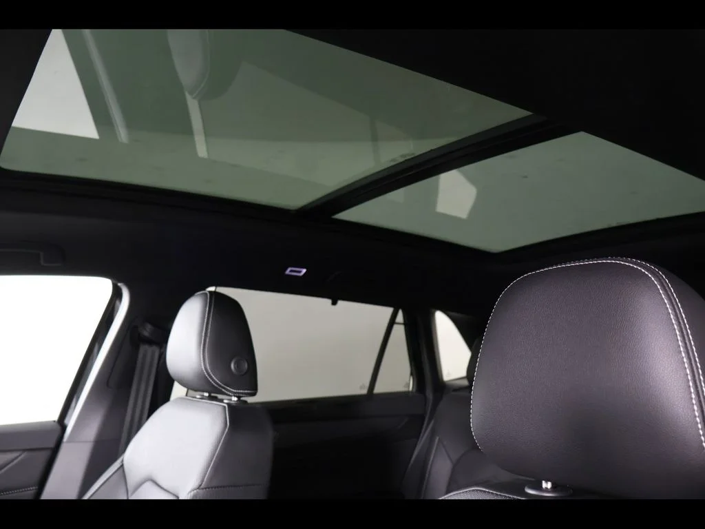 New 2026 Black Volkswagen 2.0T SE w/Technology image 18