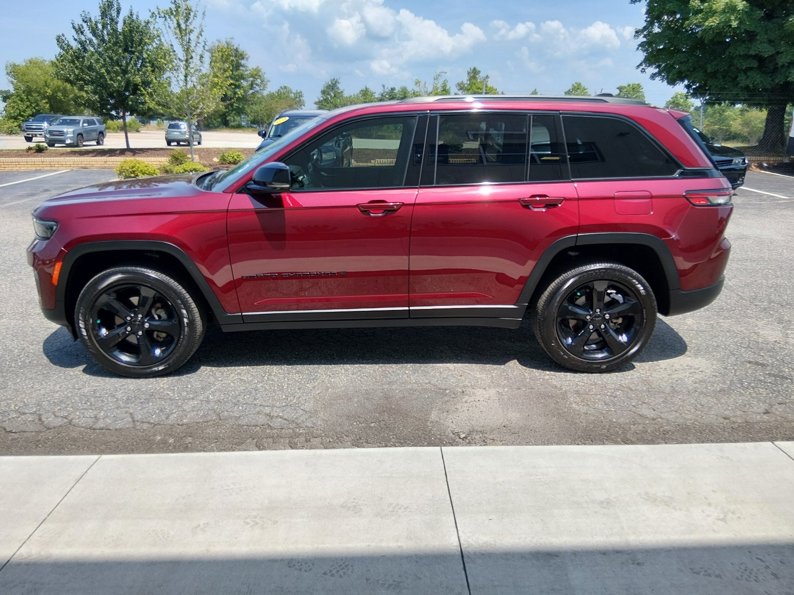 Certified Used 2024 BURGUNDY Jeep Laredo image 5