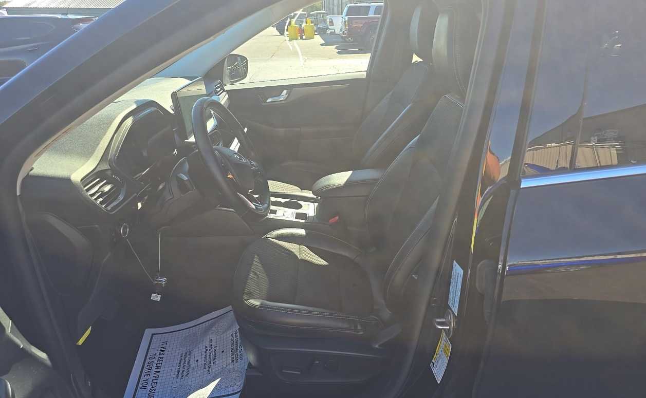 Used 2026 Agate Black Metallic Ford PHEV image 4