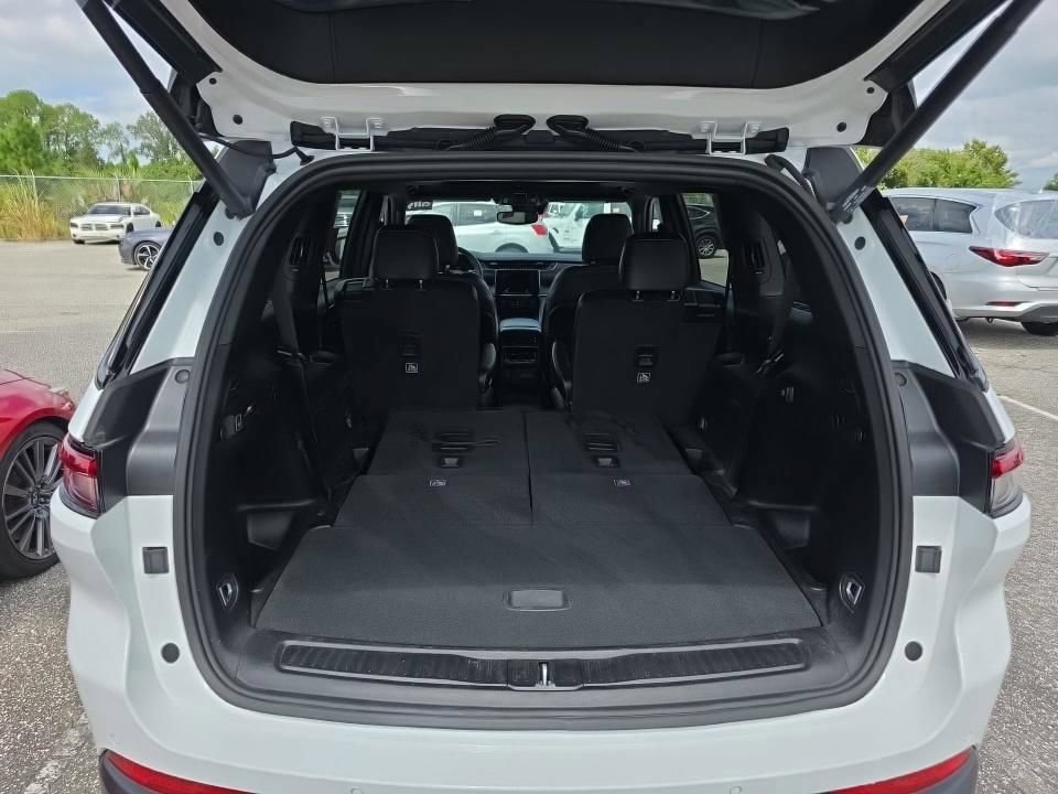 Used 2023 White Jeep Altitude image 9