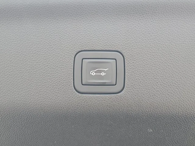 Used 2026 Summit White GMC Denali Ultimate image 40
