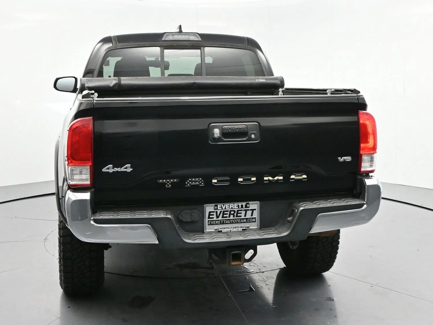 Used 2016 Black Toyota SR image 6