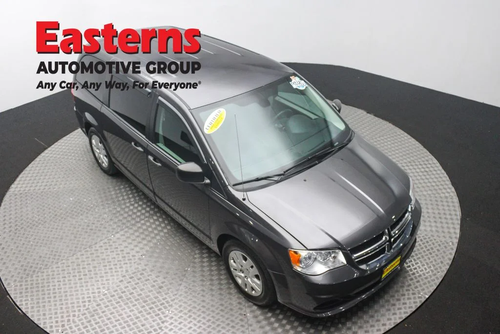 Used 2019 Gray Dodge SE image 3