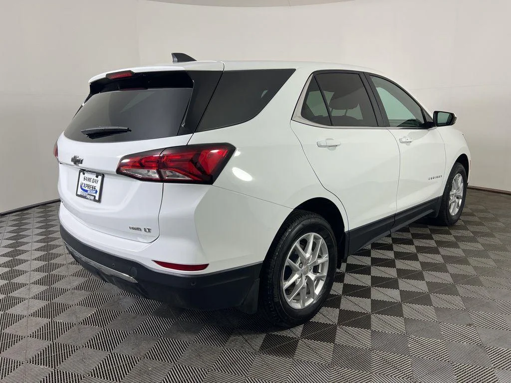 Used 2024 Summit White Chevrolet LT image 4
