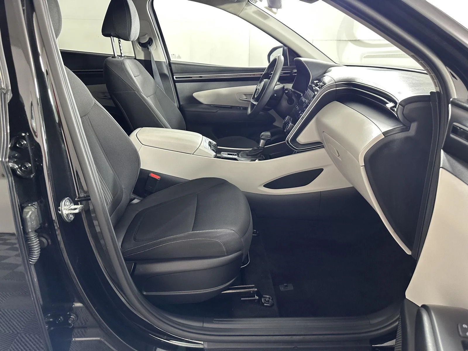 Used 2023 Phantom Black Hyundai SEL image 25