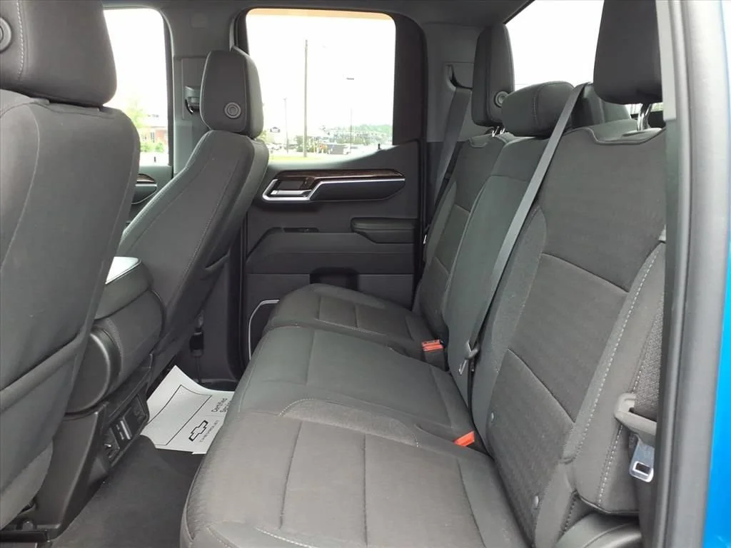 Used 2023 DYNAMIC BLUE METALLIC GMC Elevation image 24