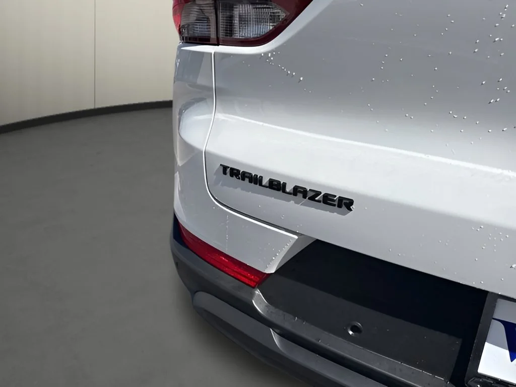 New 2026 Summit White Chevrolet LT image 32