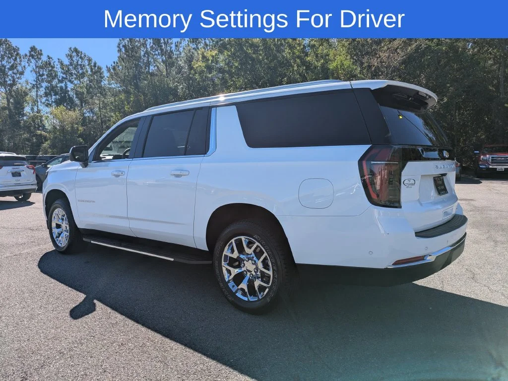 Used 2025 White Chevrolet LT image 6