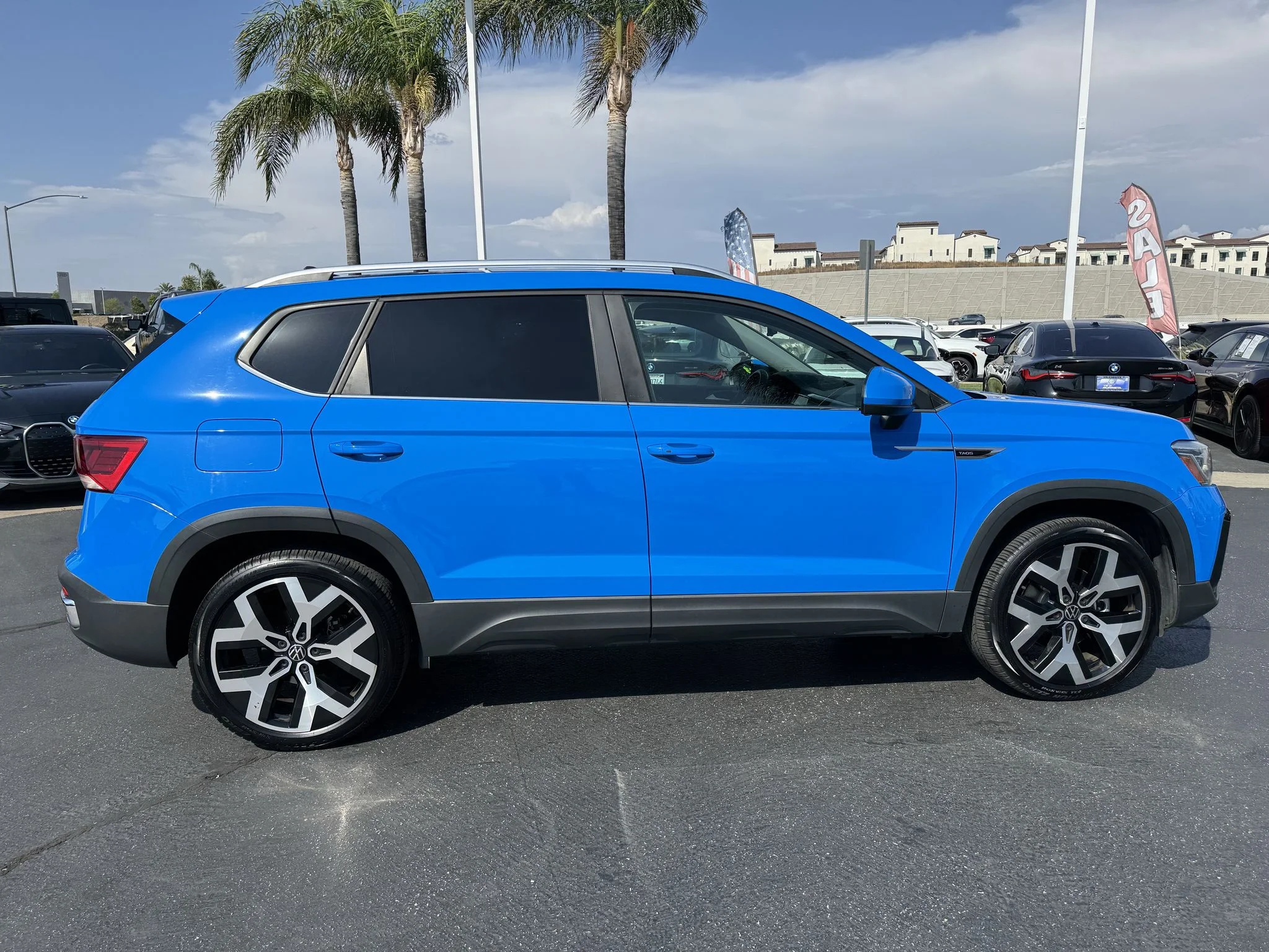 Certified Used 2023 Cornflower Blue Volkswagen SEL 4Motion image 9