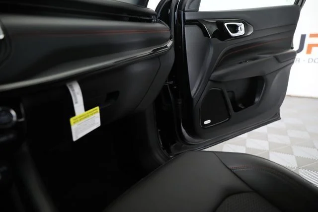 New 2026 Diamond Black Crystal Pearl-Coat Exterior Paint Jeep Trailhawk image 14