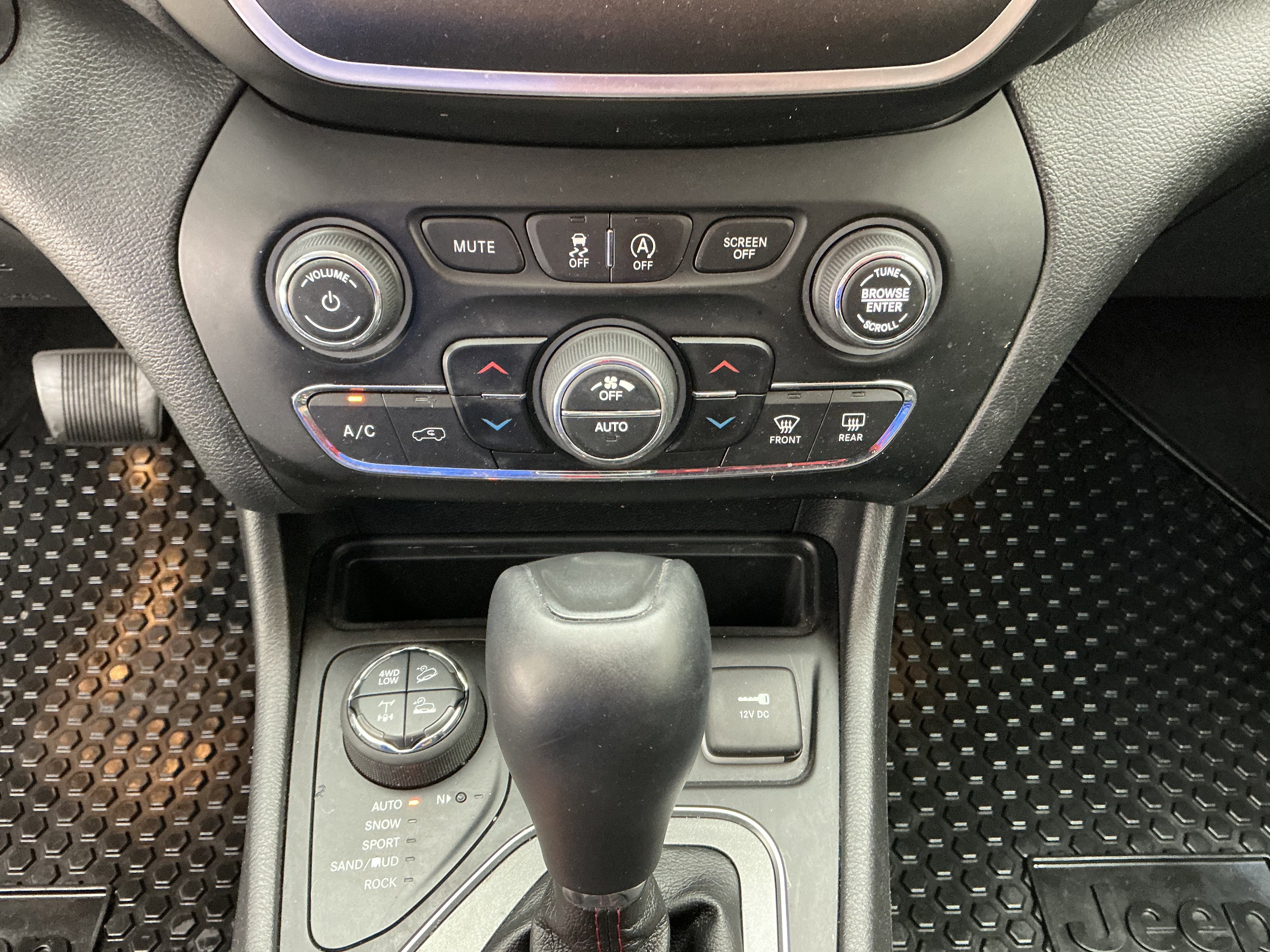 Used 2020 Bright White Clearcoat Jeep Trailhawk image 12