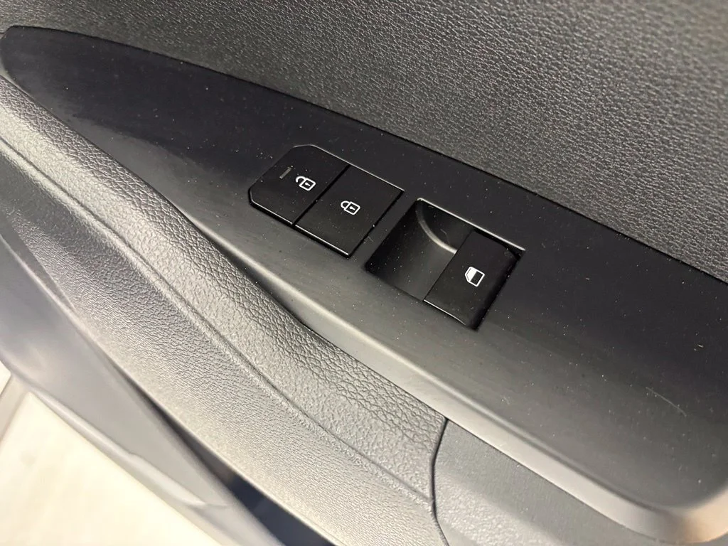 New 2027 Glacial White Pearl Kia LX image 13