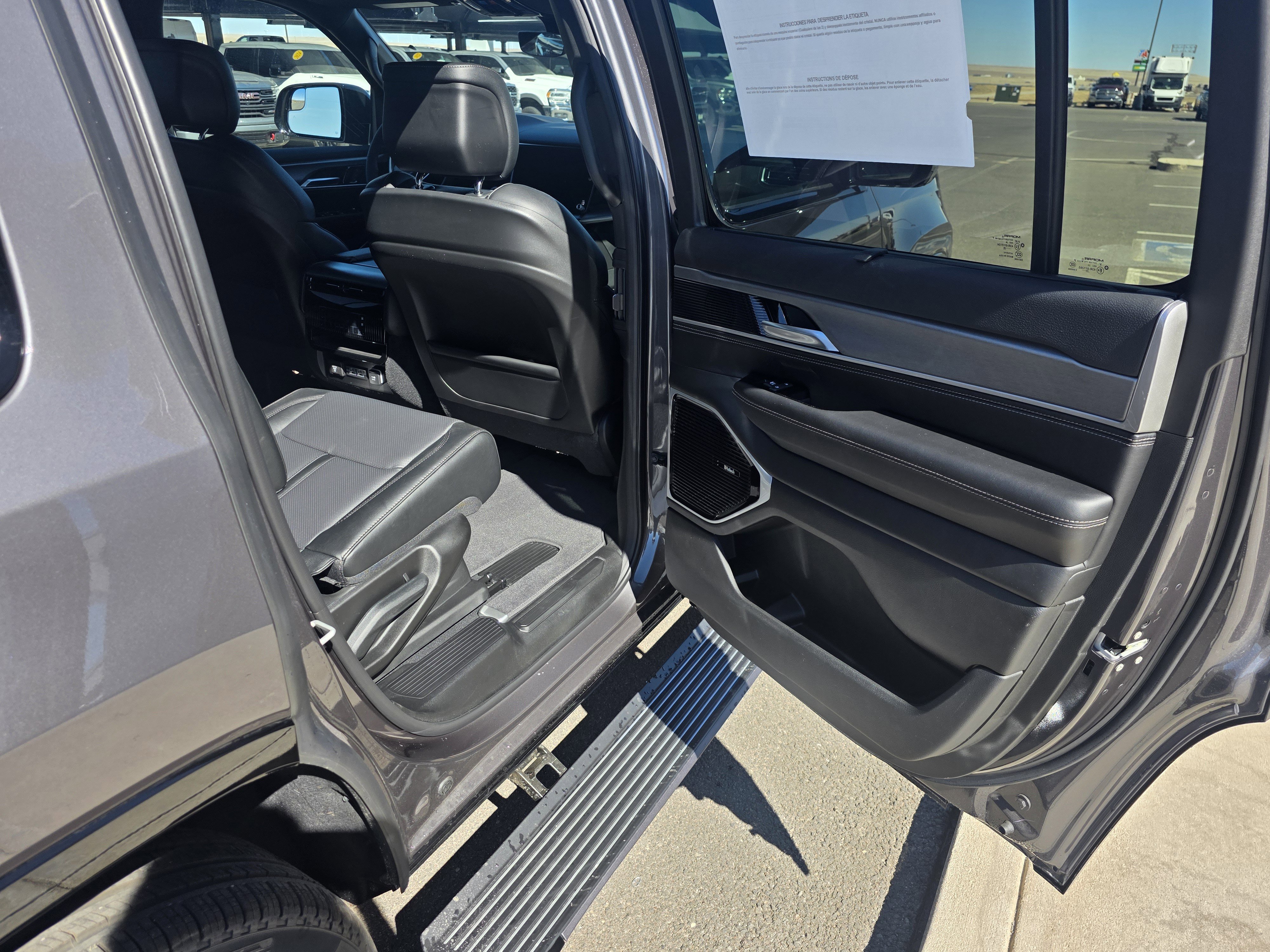 New 2026 Baltic-Gray Metallic Clear-Coat Exterior Paint Jeep Limited Reserve image 19
