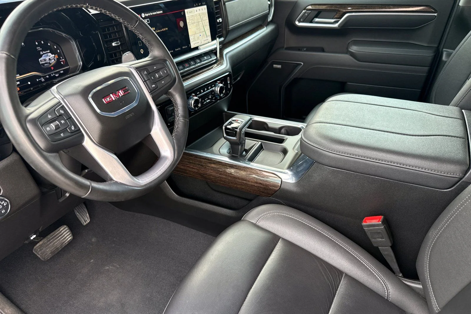 Used 2025  GMC Elevation image 9