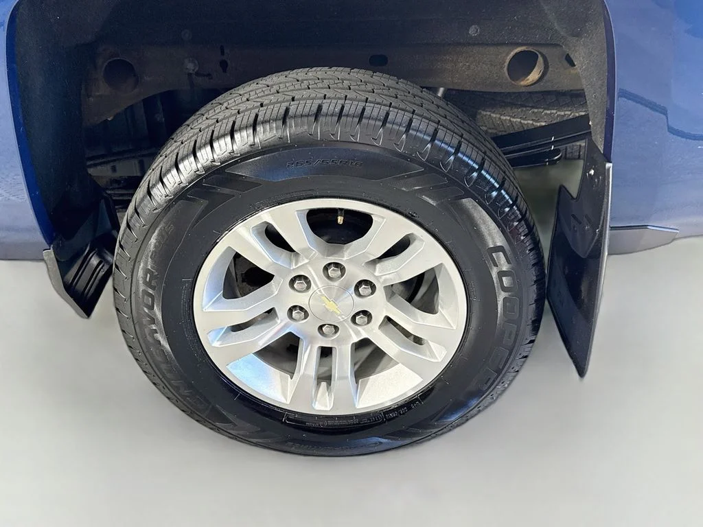 Used 2018 Deep Ocean Blue Metallic Chevrolet LT image 29
