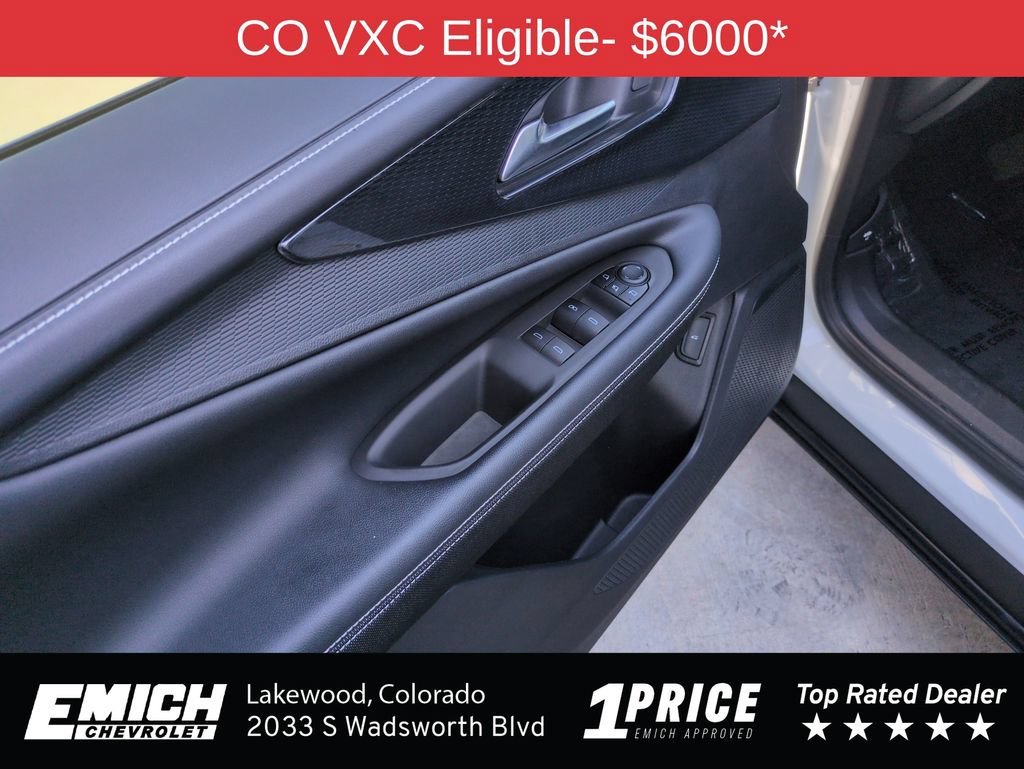 Used 2024 Summit White Chevrolet LT image 11