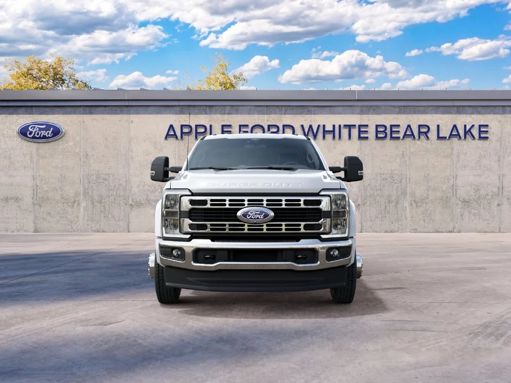 New 2027 White Ford XLT image 3