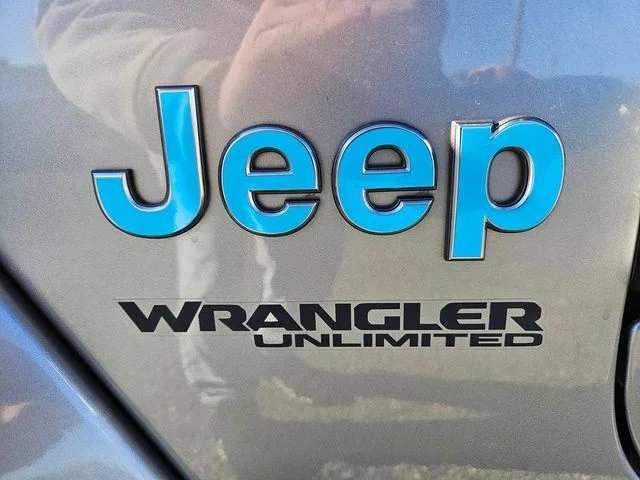 Used 2020 Silver Jeep Unlimited Sahara image 24