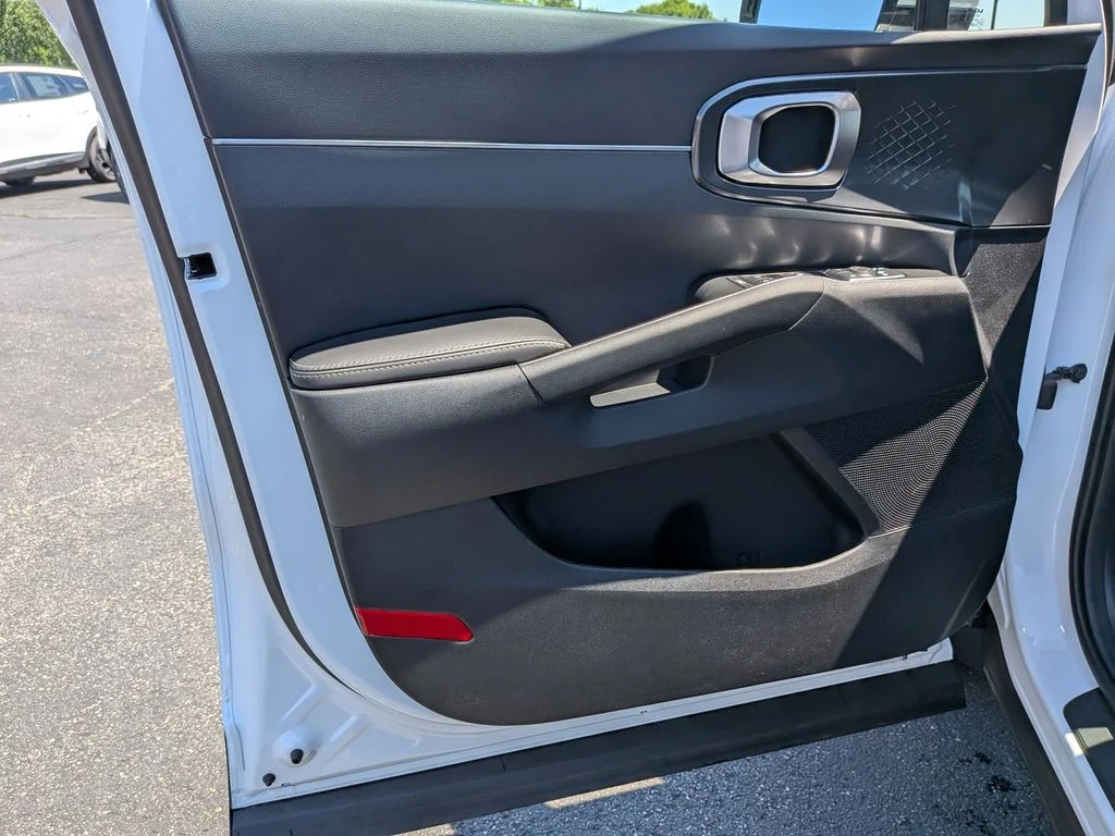 New 2026 White Pearl Kia S image 40