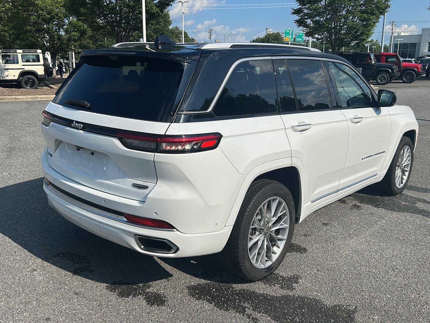 Used 2023 Bright White Clearcoat Jeep Summit image 6
