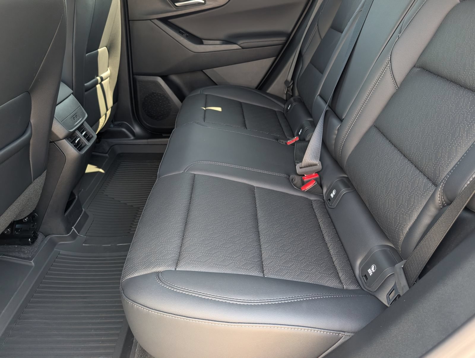 New 2027 Summit White Chevrolet LT image 7