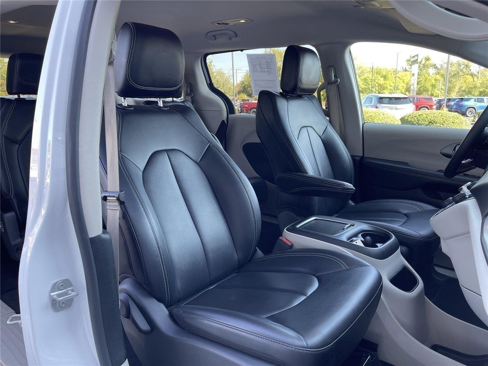 Used 2024 Bright White Clearcoat Chrysler Touring L image 32