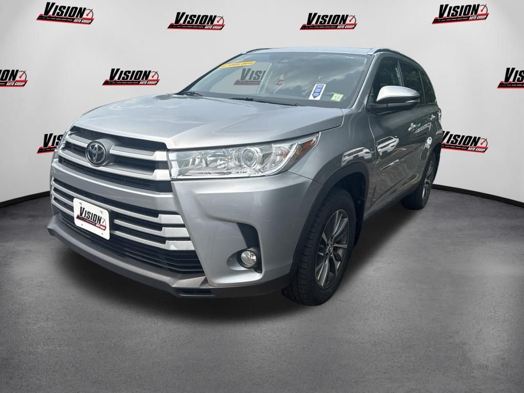Used 2019 Silver Toyota XLE image 1