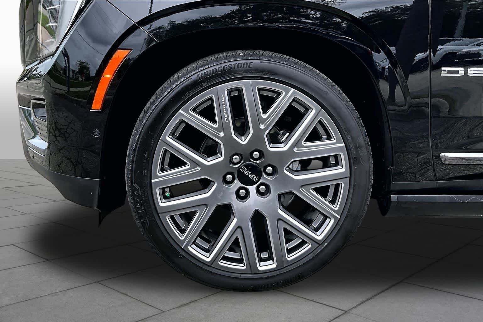 Used 2025 Onyx Black GMC Denali Ultimate image 11