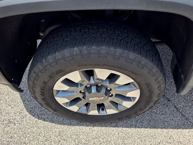Used 2021 White Chevrolet Custom image 17