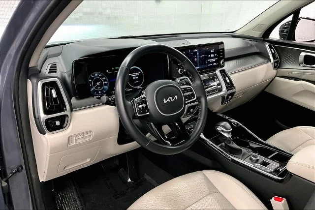 Used 2023 Everlasting Silver Kia SX image 16