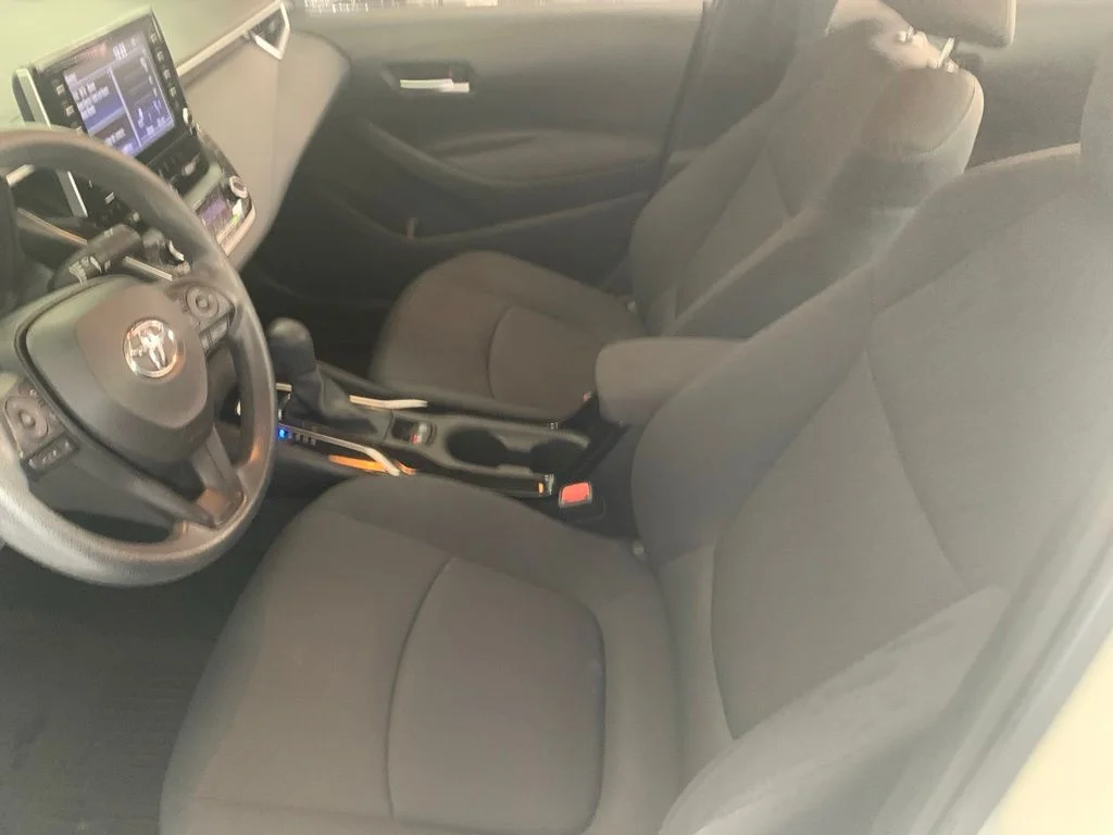 Used 2020 White Toyota LE image 3
