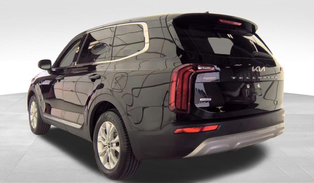 Used 2022 Black Kia LX image 8