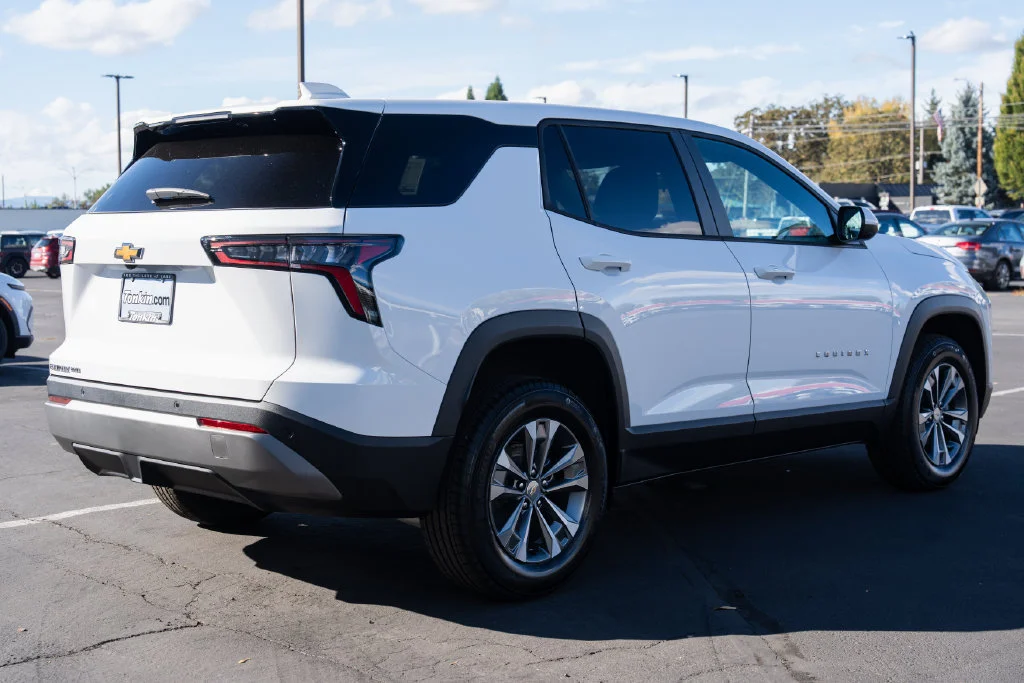 2027 Chevrolet Equinox LT - Photo 6