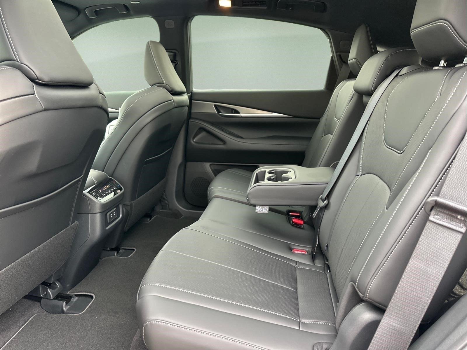 New 2027 GRAPHITE SHADOW INFINITI Luxe AWD image 19