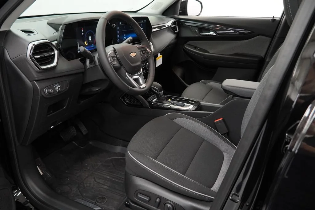 New 2026 Mosaic Black Metallic Chevrolet LT image 10