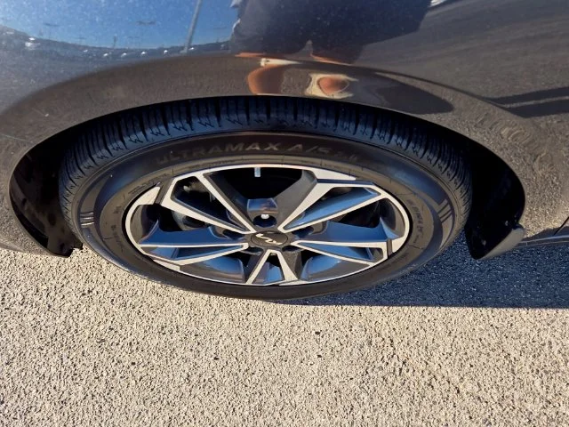 Used 2022 Gray Kia LXS image 9