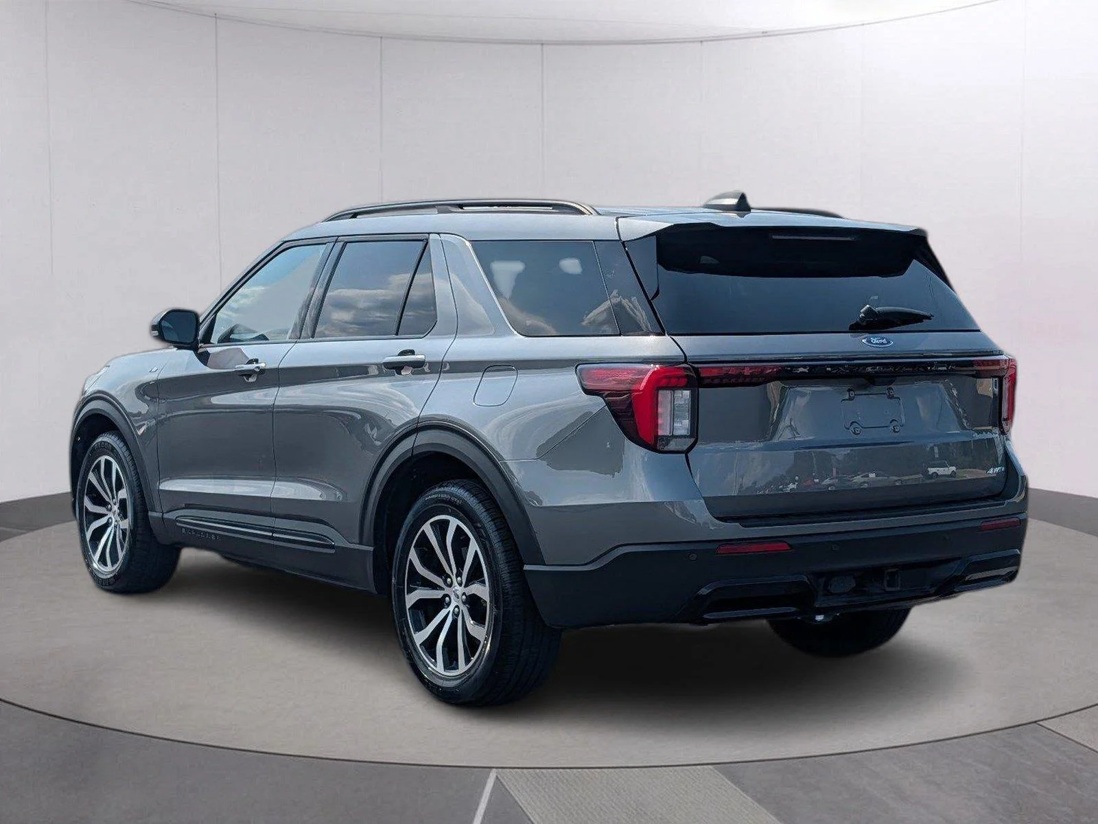 Used 2025 Carbonized Gray Ford ST-Line image 3