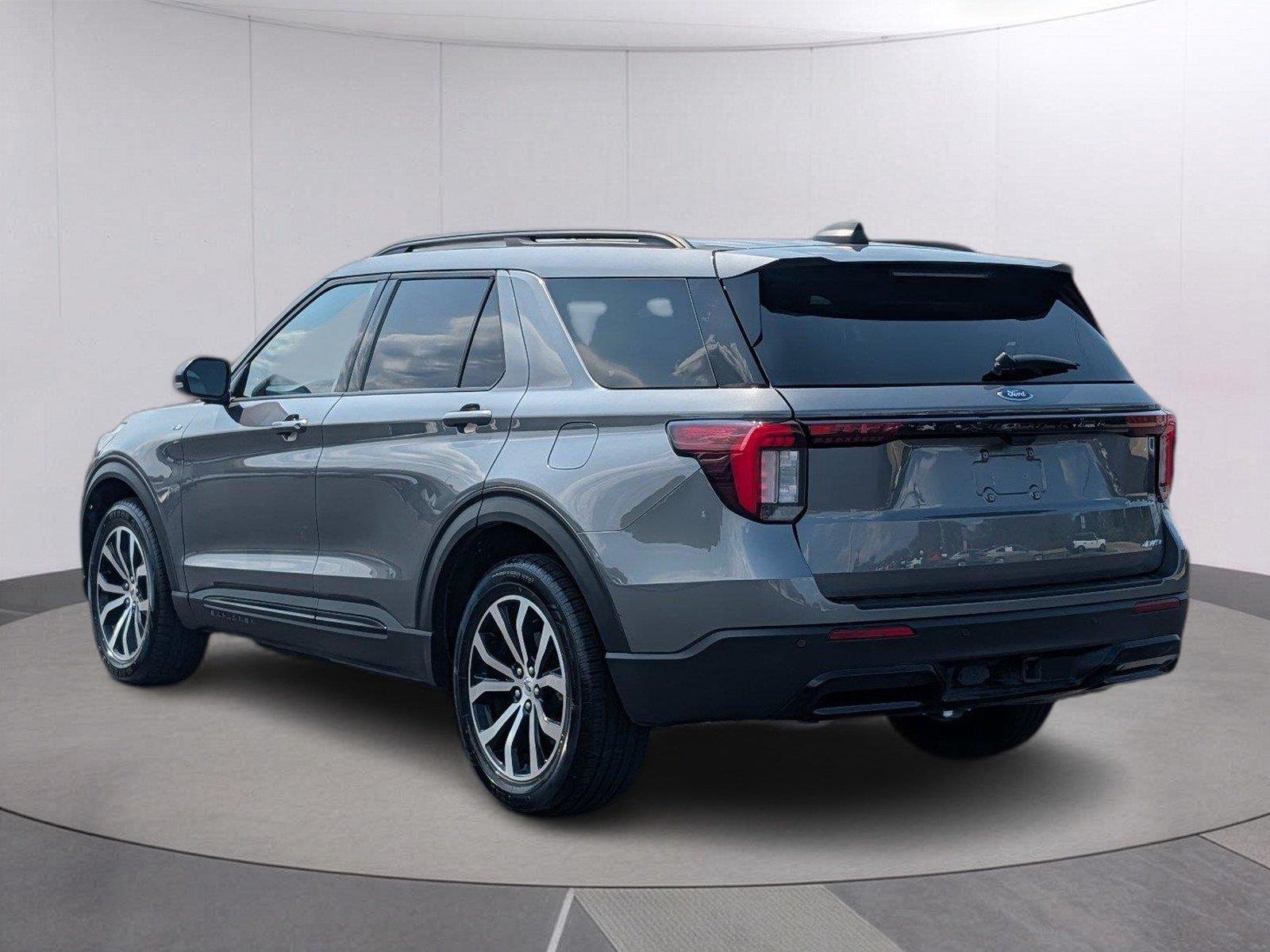 Used 2025 Carbonized Gray Ford ST-Line image 3