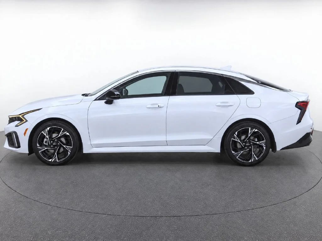 Used 2025 White Kia GT-Line image 7