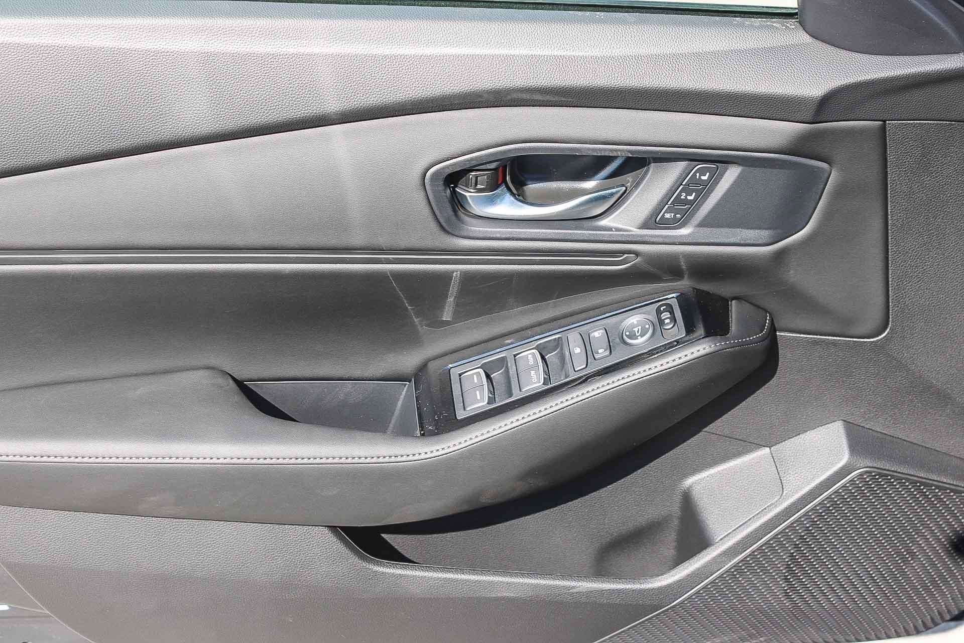 New 2026 Solar Silver Metallic Honda Touring image 34