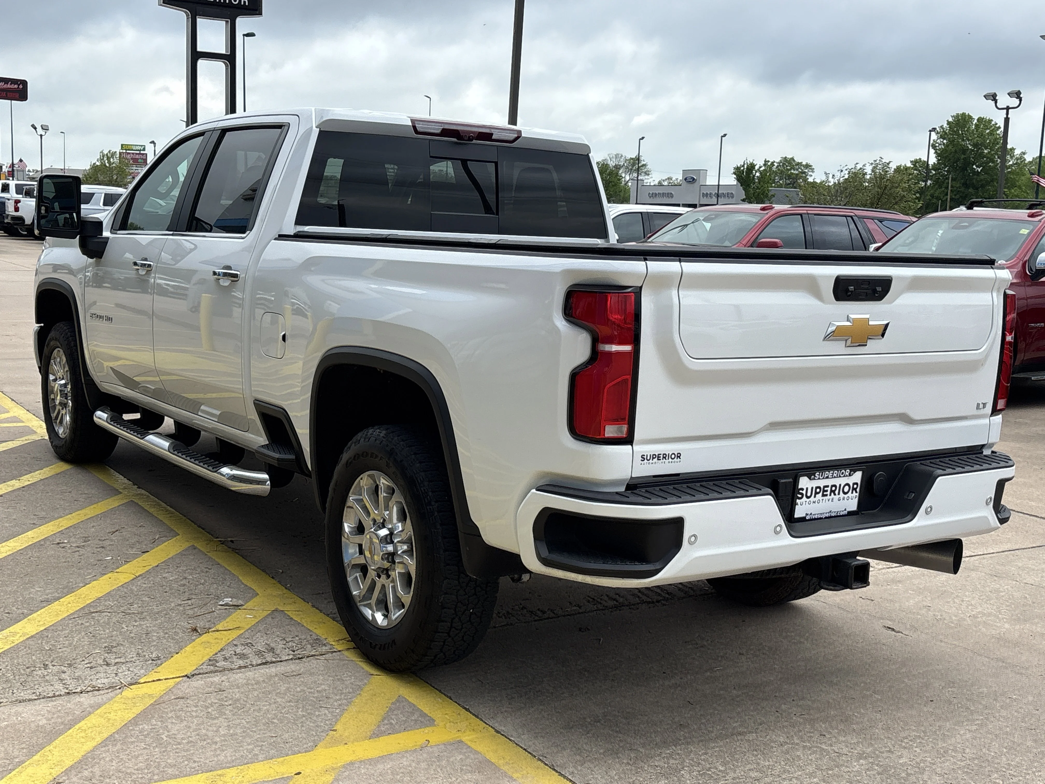 Used 2025 Summit White Chevrolet LT 4WD image 9