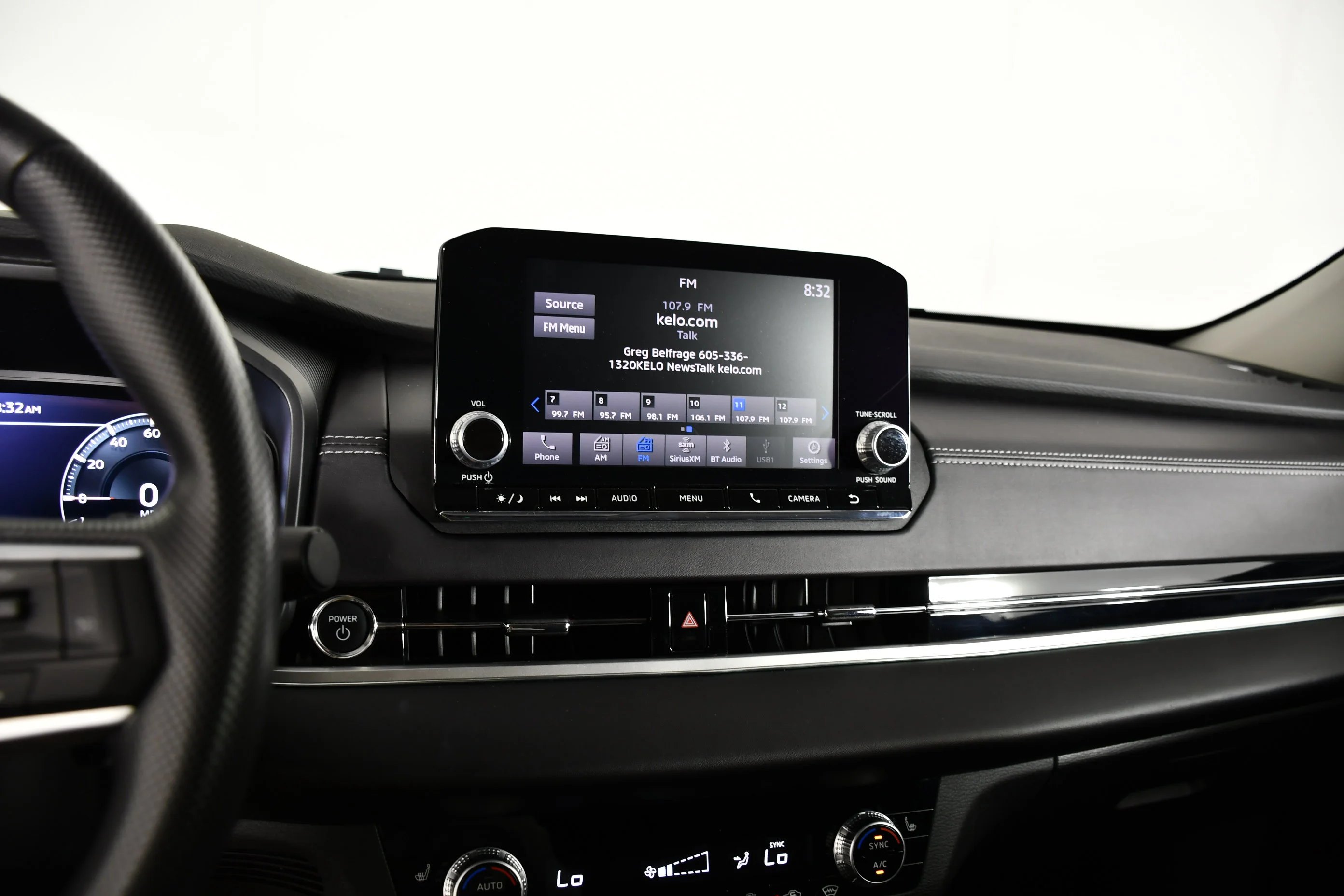Certified Used 2025 Labrador Black Pearl Mitsubishi ES image 25