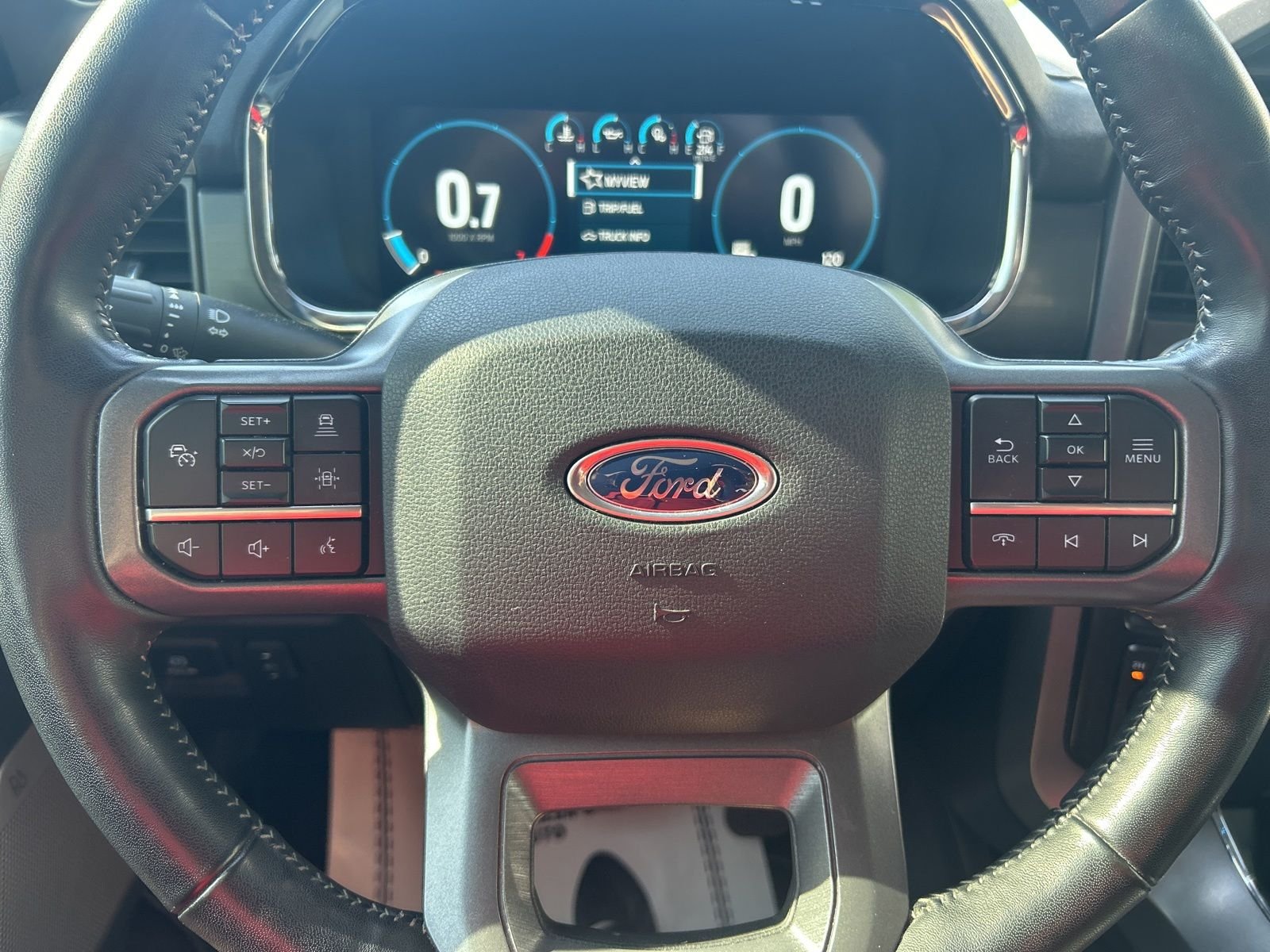 Used 2023  Ford Lariat image 16